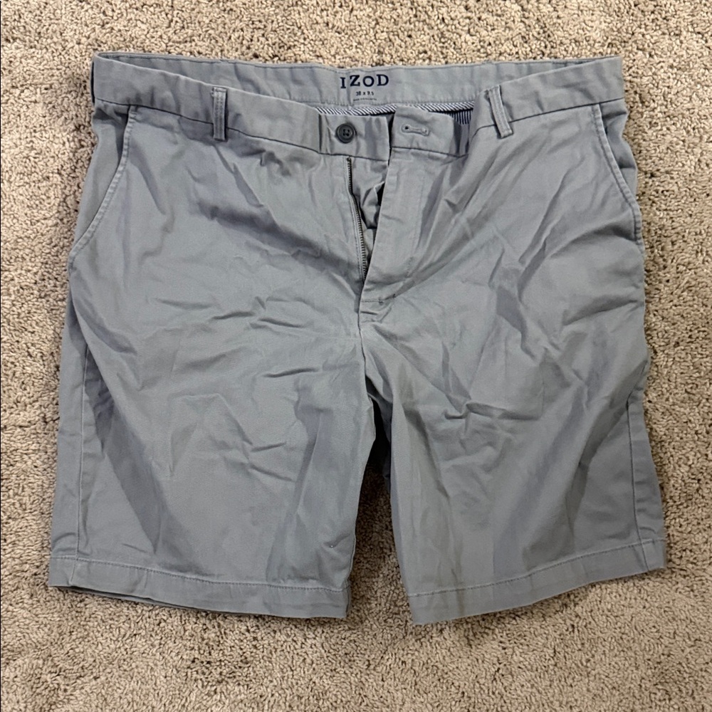 Izod Men's Flat Front Light Gray Shorts